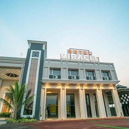 Hotel Miracle 2Km From Mahakal Temple Ujjain Exterior foto