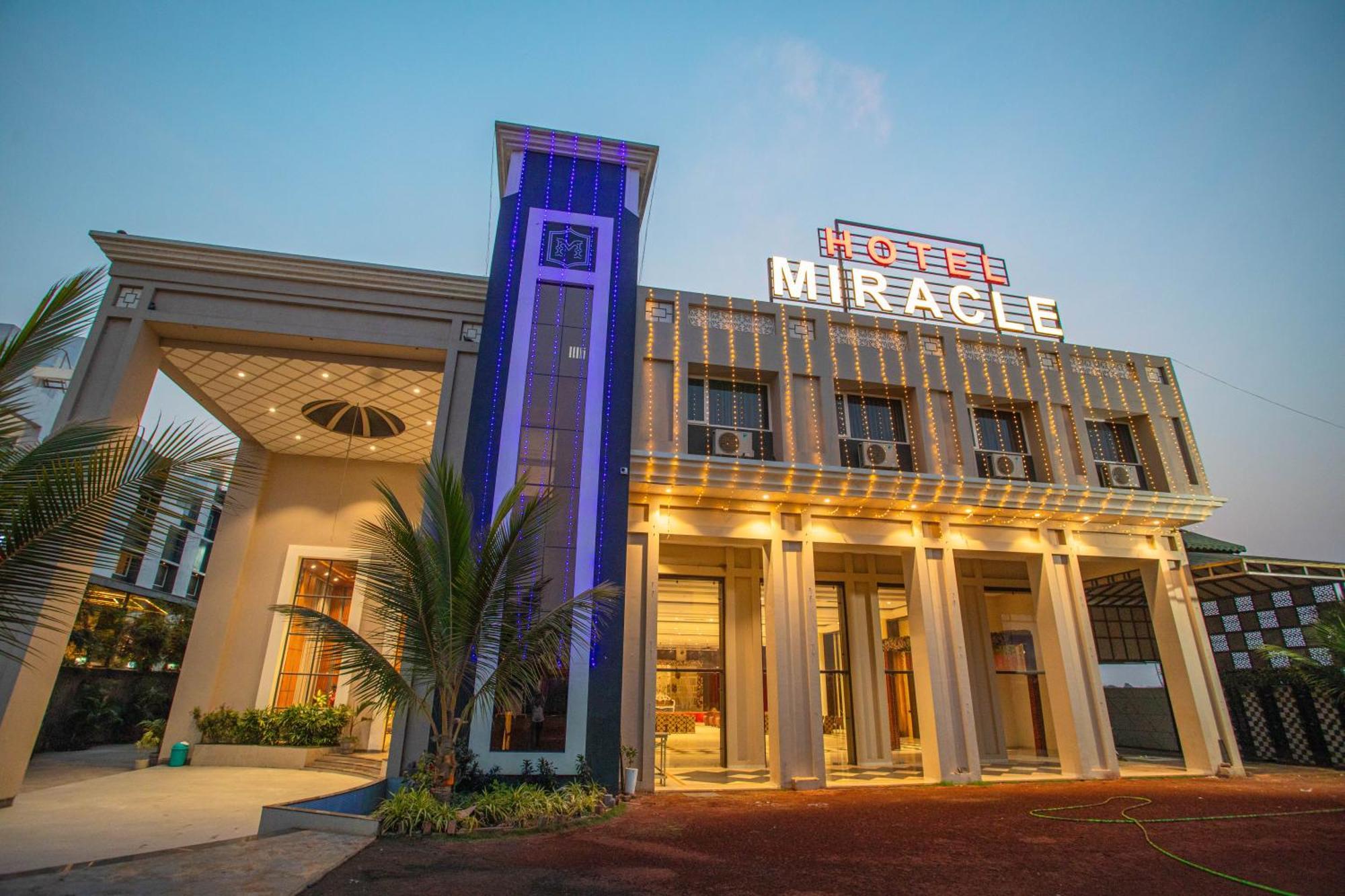 Hotel Miracle 2Km From Mahakal Temple Ujjain Exterior foto