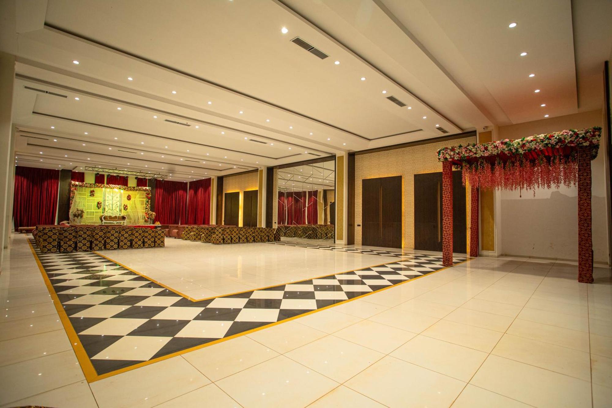 Hotel Miracle 2Km From Mahakal Temple Ujjain Exterior foto