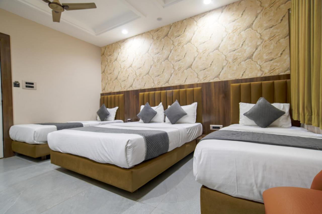 Hotel Miracle 2Km From Mahakal Temple Ujjain Exterior foto