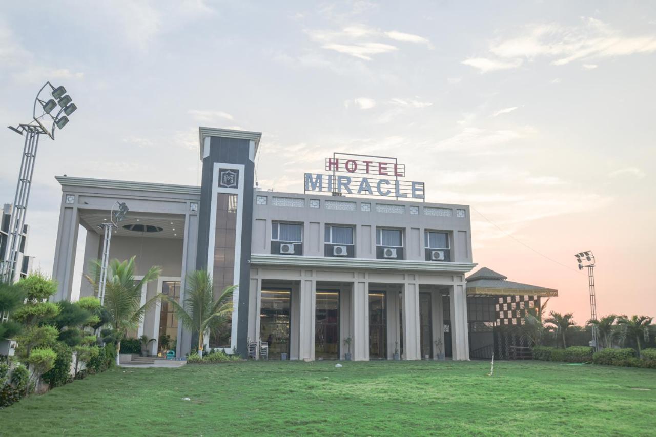 Hotel Miracle 2Km From Mahakal Temple Ujjain Exterior foto