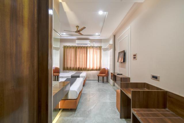 Hotel Miracle 2Km From Mahakal Temple Ujjain Exterior foto