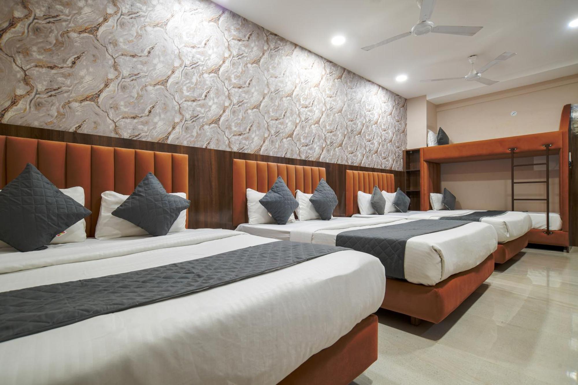 Hotel Miracle 2Km From Mahakal Temple Ujjain Exterior foto