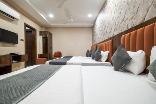 Hotel Miracle 2Km From Mahakal Temple Ujjain Exterior foto