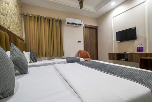 Hotel Miracle 2Km From Mahakal Temple Ujjain Exterior foto