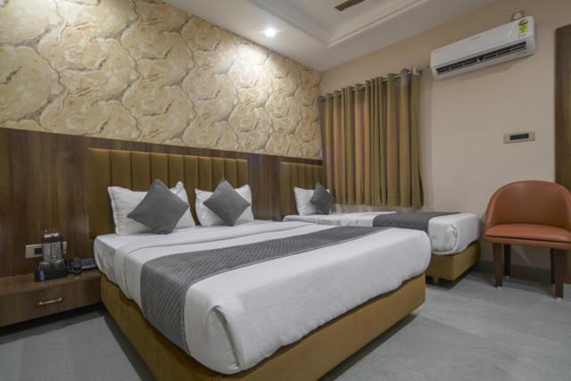 Hotel Miracle 2Km From Mahakal Temple Ujjain Exterior foto