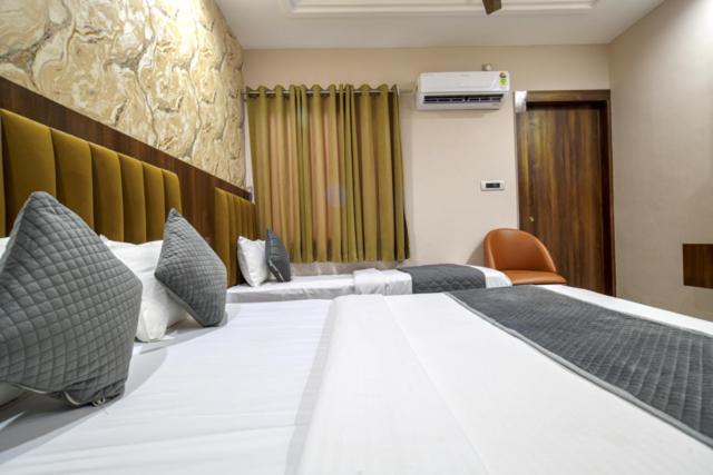 Hotel Miracle 2Km From Mahakal Temple Ujjain Exterior foto