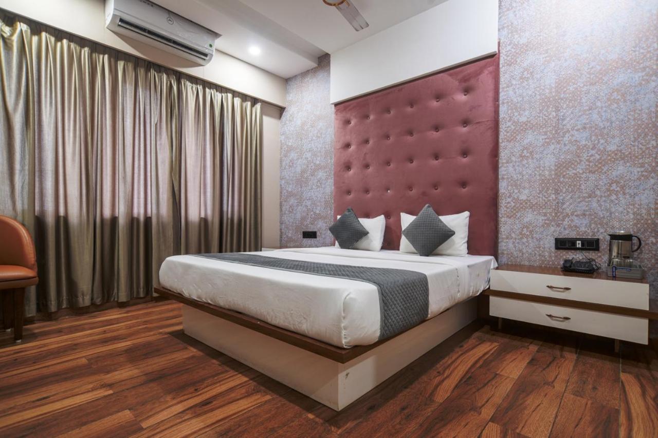 Hotel Miracle 2Km From Mahakal Temple Ujjain Exterior foto