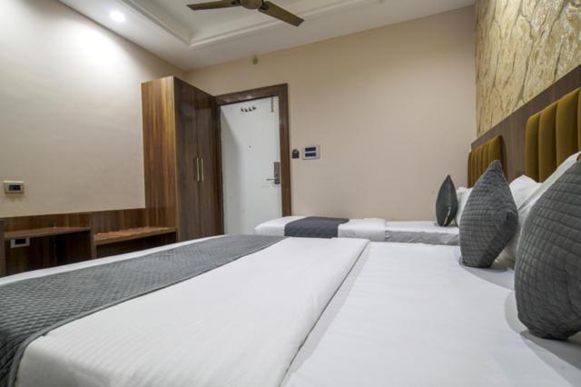 Hotel Miracle 2Km From Mahakal Temple Ujjain Exterior foto